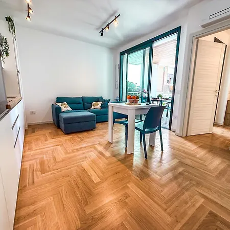 Daire Des Moines Nuovo Fronte Mare Rif A835 *